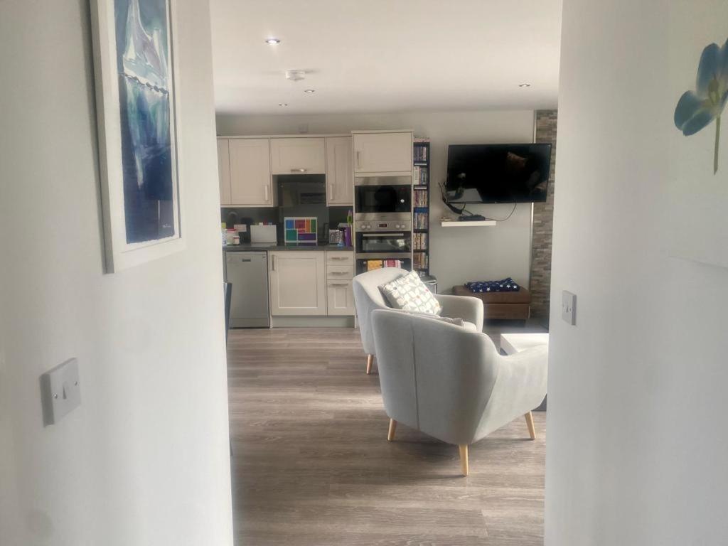 2 Bedroom Cottage Sleeps 4 With Hot-Tub, & Shared Pool Use Sennen Exterior photo